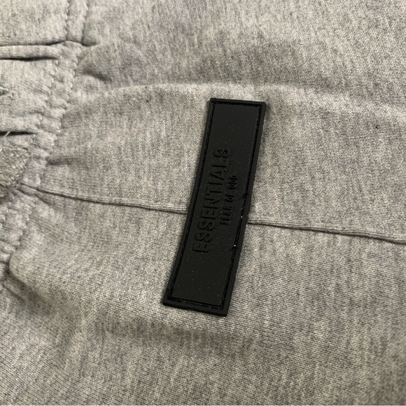 Essentials Oatmeal Grey Shorts (Small) - Picture 4 of 5